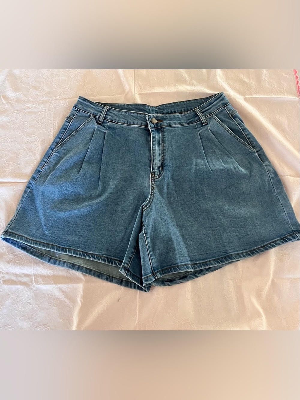 NWT Roswear Denim Women’s High Rise Pleated Jean Shorts Light Wash Pockets XXL